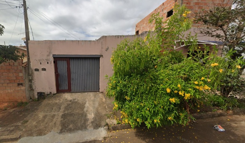 Uma casa de residência e suas benfeitorias, situado a Rua Das Sargento Gislei Oliveira Reis, nº 320,... - leilão judicial - Araxá MG - lance mínimo R$ 300.000