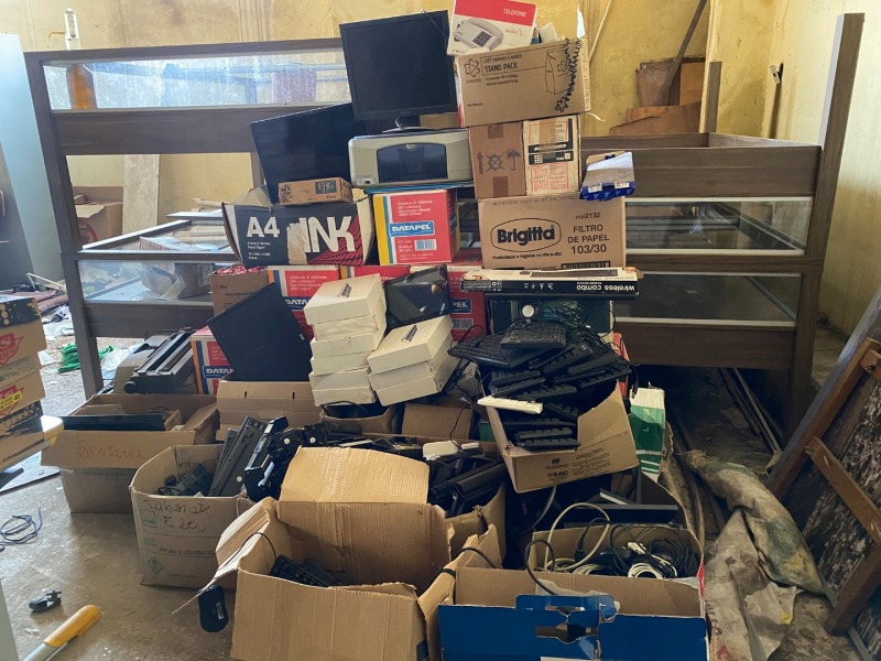 APARELHOS DE INFORMÁTICA E ELETROELETRÔNICOS ((DIVERSOS - SUCATA) - leilão extrajudicial - Não informado BR - lance mínimo R$ 2.000