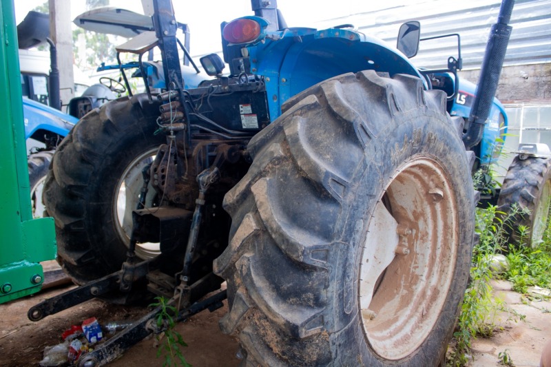 TRATOR LS, ANO 2018, COR AZUL - leilão extrajudicial - Não informado BR - lance mínimo R$ 40.000