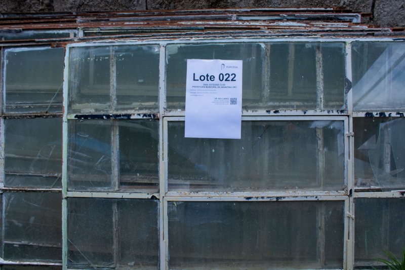 JANELAS DE FERRO COM VIDROS - leilão extrajudicial - Não informado BR - lance mínimo R$ 540