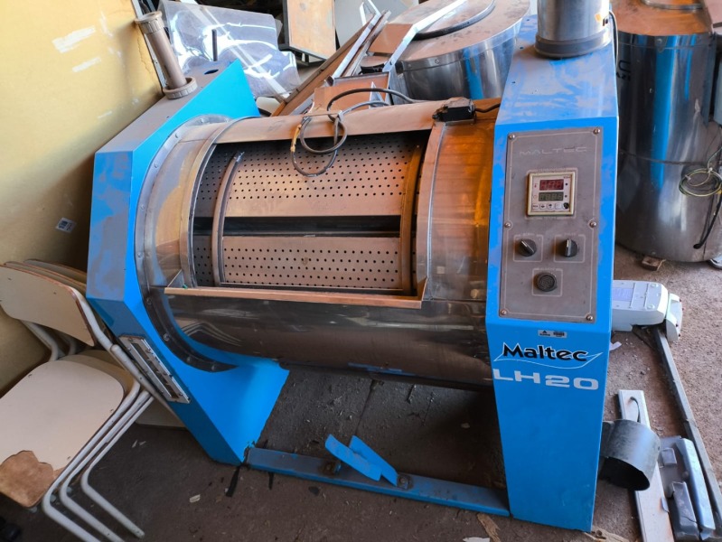 LAVADORA DE ROUPAS MODELO LH20, MARCA MALTEC; 02 (DUAS) CENTRIFUGAS TIPO TRIPÉ MODELO ECB20 CAPACIDA... - leilão extrajudicial - Não informado BR - lance mínimo R$ 1.500
