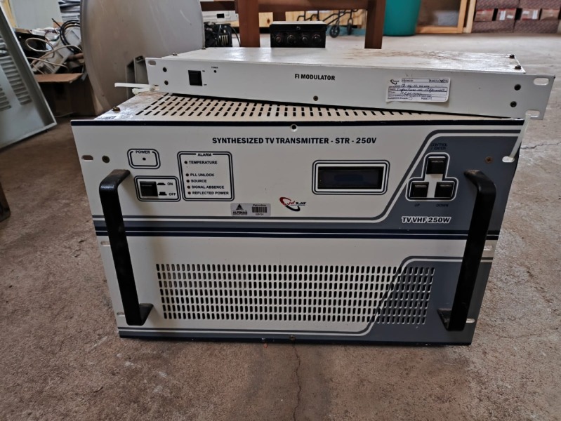 TRANSMISSOR DE TV, MODELO LD3250 STR 250V 250WATTS-A/V, ESTADO SOLIDO, COM POTENCIA DE 250WPS, COM M... - leilão extrajudicial - Não informado BR - lance mínimo R$ 400