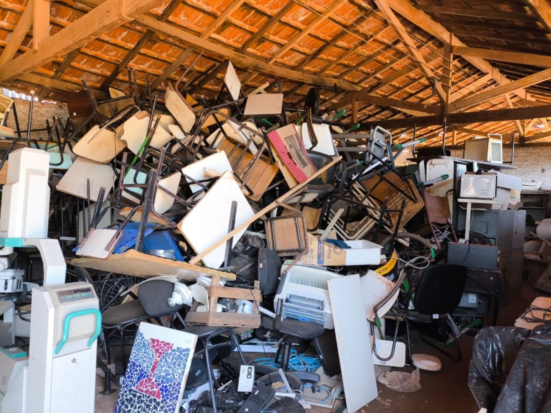 BENS MOVEIS SUCATEADOS VARIADOS ENTRE ELETROELETRÔNICOS À MÓVEIS DE MADEIRA - leilão extrajudicial - Não informado BR - lance mínimo R$ 1.500