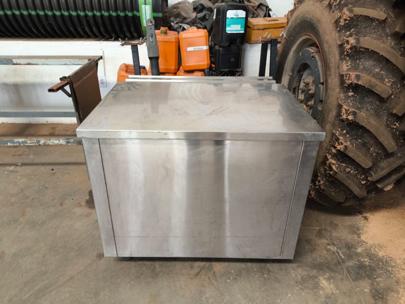 BALCÃO DE APOIO MEDINDO 1,05 X 0,62CM, CONFECCIONADO EM ÇO INOX - leilão extrajudicial - Não informado BR - lance mínimo R$ 400