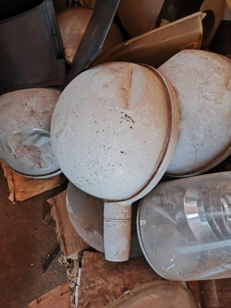 REFLETORES PÚBLICOS PARA LÂMPADAS DE HPS DE VAPOR DE SÓDIO, EM RAZOAVEIS CONDIÇÕES DE USO A QUE SE D... - leilão extrajudicial - Não informado BR - lance mínimo R$ 500