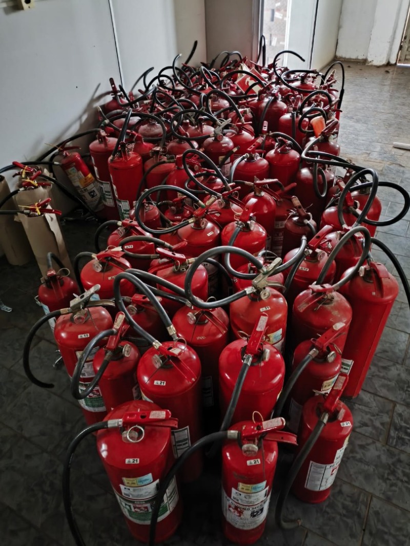 EXTINTORES DE INCÊNDIO DE ÁGUA PRESSURIZADA COM CAPACIDADE DE 10 LITROS E TIPO PÓ QUÍMICO, TOTALIZAN... - leilão extrajudicial - Não informado BR - lance mínimo R$ 200