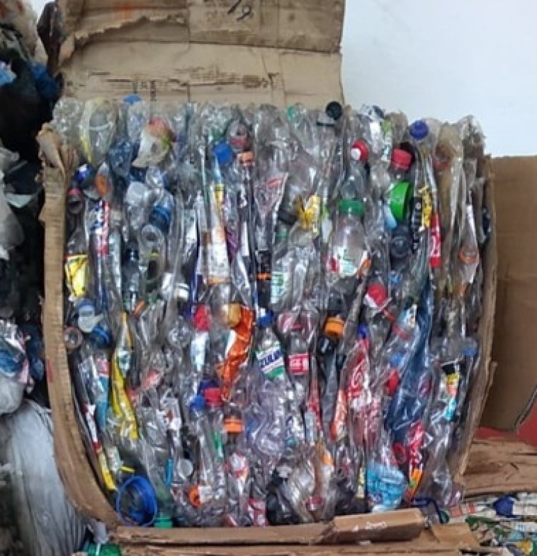 APROX. 1.000 KG DE PLÁSTICO TIPO PET DESCARTÁVEL PARA ARMAZENAR REFRIGERANTES E CORRELATOS SEM AS DE... - leilão extrajudicial - Não informado BR - lance mínimo R$ 600