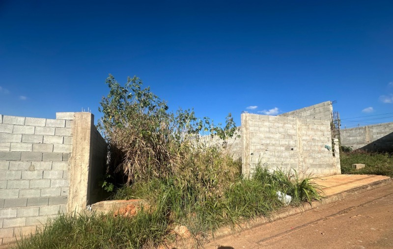 Um terreno urbano, com a área de 512,46m², situado nesta cidade de Alfenas - MG, na Rua Guaicuru, co... - leilão extrajudicial - Alfenas MG - lance mínimo R$ 84.775