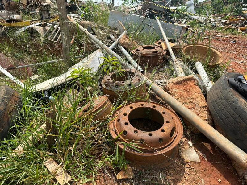 SUCATÃO (ITENS DIVEROS - MESAS, CADEIRAS, ALUMINIO, FERRO E - leilão extrajudicial - Não informado BR - lance mínimo R$ 5.000