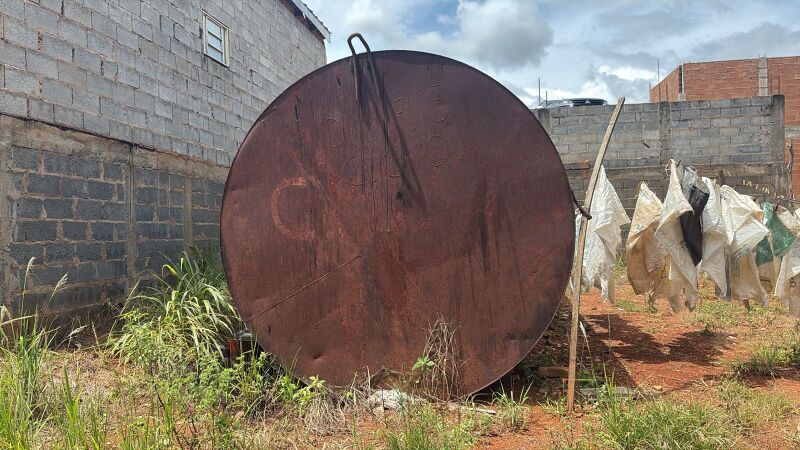 SUCATA DE TANQUE DE ARMAZENAR COMBUSTÍVEL - leilão extrajudicial - Não informado BR - lance mínimo R$ 3.000